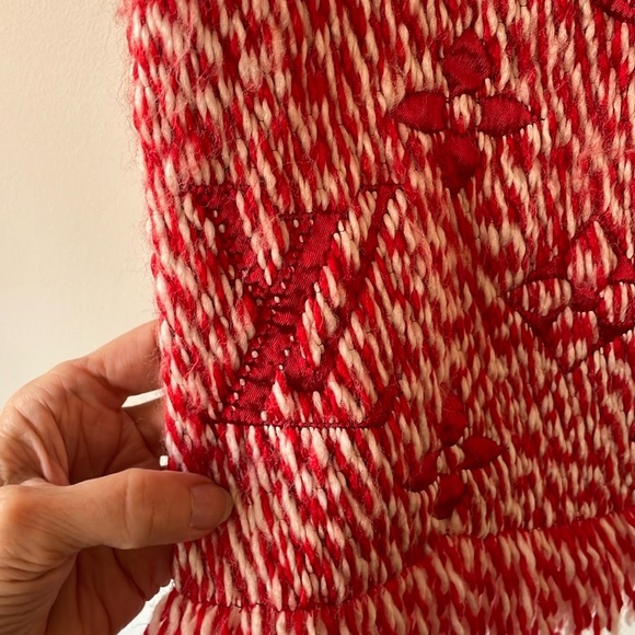 Stunning Louis Vuitton Scarf - Picture 4 of 8